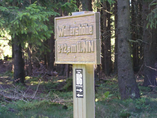 Die südlichste Erhebung über 800 Meter in NRW, die Wallershöhe. Damit haben wir alle 800er von NRW bestiegen.